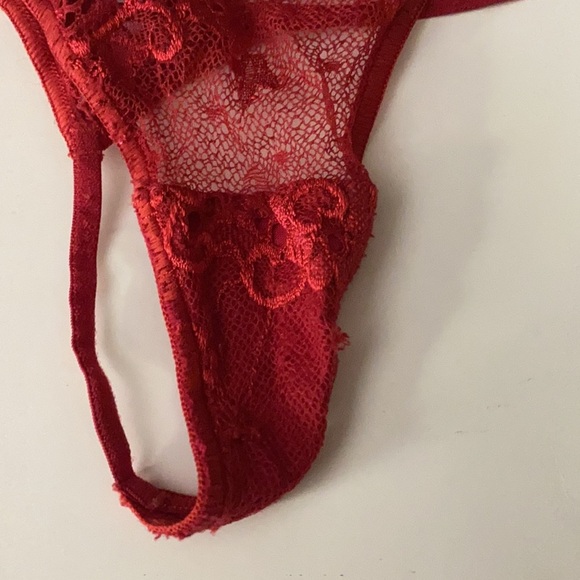Very sexy Victoria’s Secret panty size: S - Picture 4 of 7